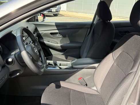 Used 2025 Nissan Sentra S FWD image 16