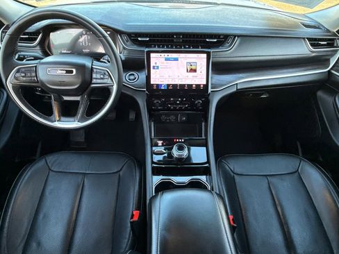 Certified 2023 Jeep Grand Cherokee Limited w/ Luxury Tech Group II AWD/4WD image 19