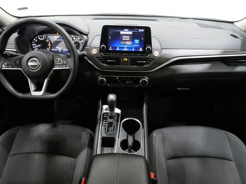 Used 2024 Nissan Altima 2.5 SV image 10