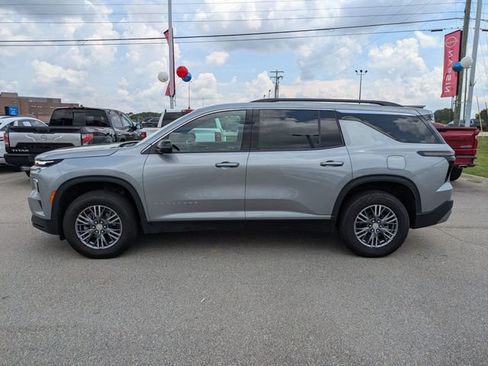 Used 2025 Chevrolet Traverse LT AWD/4WD image 6