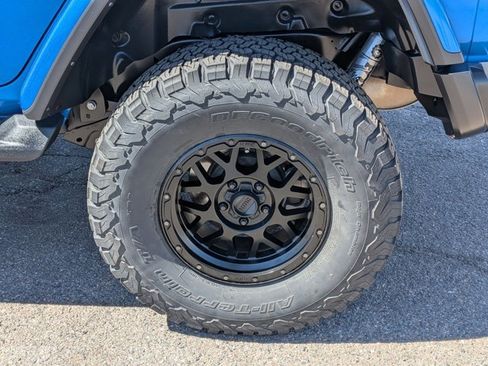 Used 2022 Jeep Wrangler Unlimited Rubicon w/ Cold Weather Group image 9