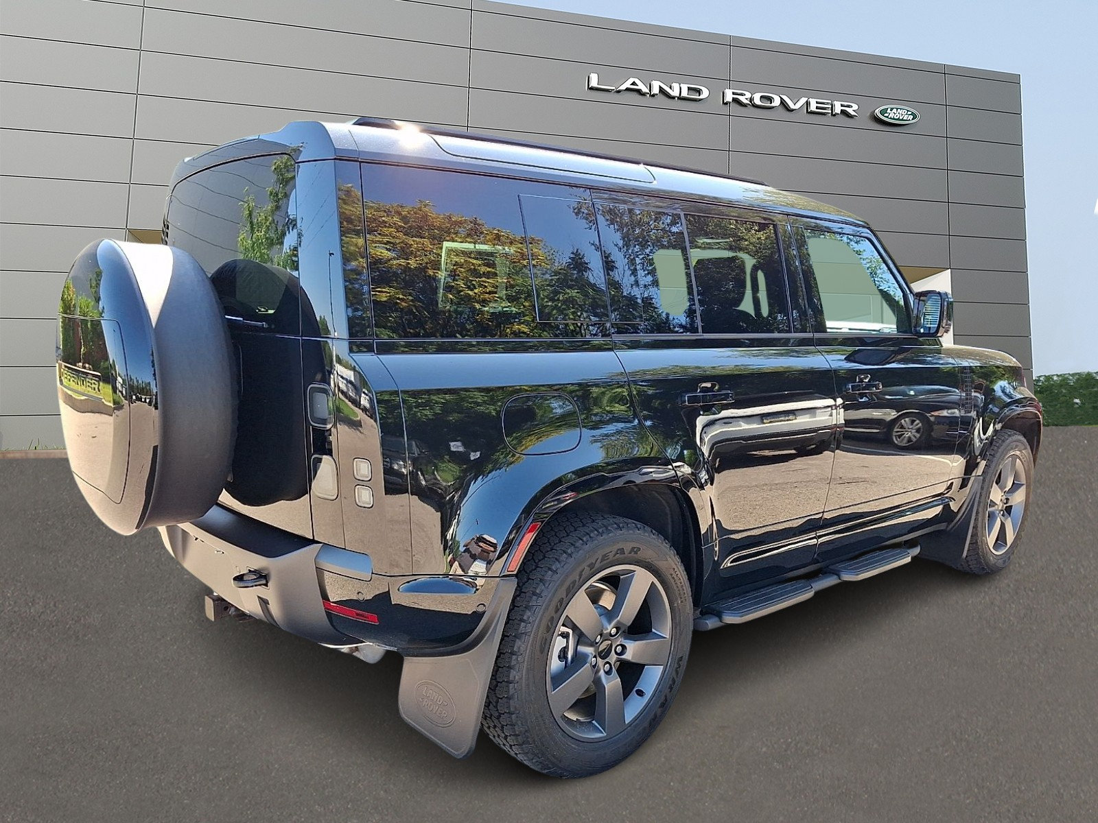 New 2026 Land Rover Defender 110 X-Dynamic SE AWD/4WD image 2