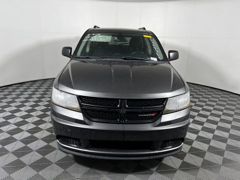 Used 2018 Dodge Journey SE w/ Connectivity Group FWD image 2