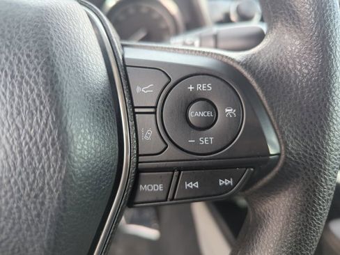 Used 2019 Toyota Camry LE image 13