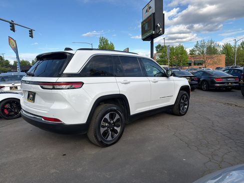 Used 2023 Jeep Grand Cherokee 4WD 4xe image 8