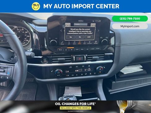 Used 2025 Nissan Pathfinder SL AWD/4WD image 8