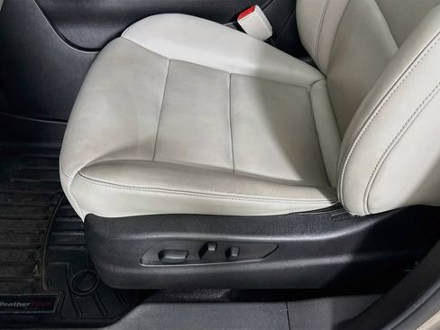 Certified 2023 Cadillac XT4 Premium Luxury FWD image 19