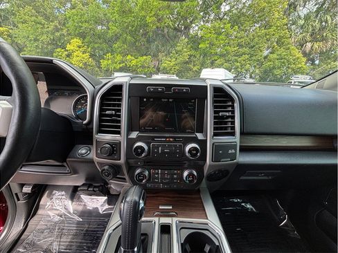 Used 2017 Ford F150 Lariat w/ Equipment Group 502A Luxury AWD/4WD image 11