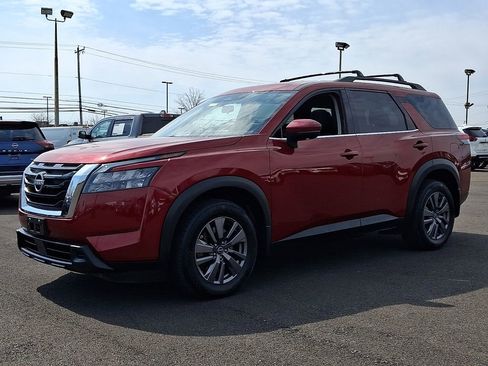 Certified 2023 Nissan Pathfinder SV w/ SV Premium Package AWD/4WD image 3