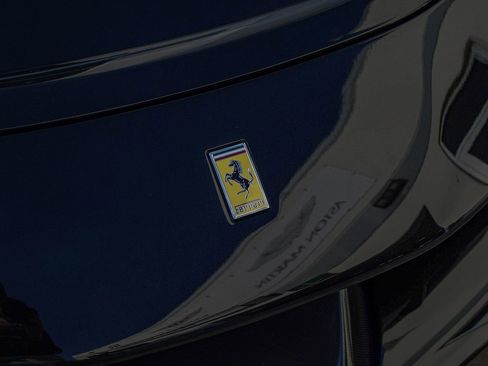 Used 2023 Ferrari SF90 Spider image 5