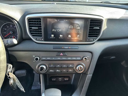 Used 2020 Kia Sportage LX image 21