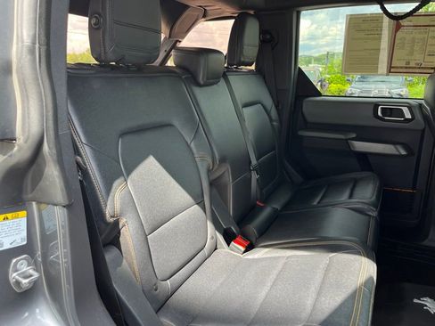 Used 2023 Ford Bronco Badlands w/ Sasquatch Package AWD/4WD image 21