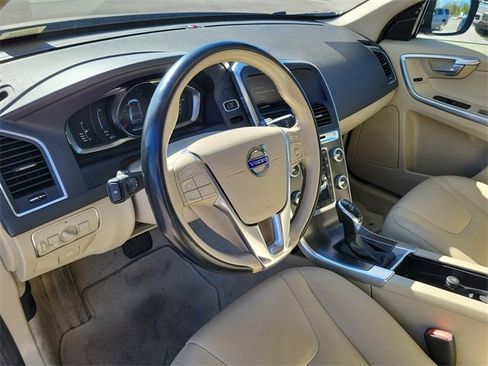 Used 2015 Volvo XC60 T6 w/ Proximity Package image 17
