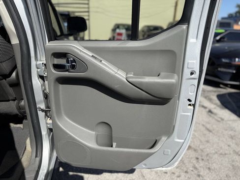 Used 2014 Nissan Frontier Desert Runner image 22