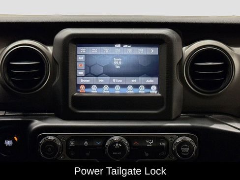 Used 2022 Jeep Gladiator Willys image 22