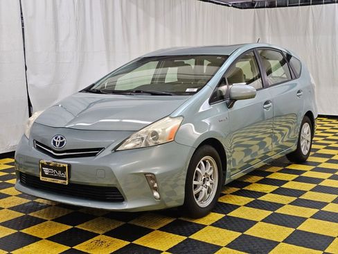 Used 2014 Toyota Prius V Three image 7