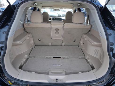 Used 2015 Nissan Rogue S image 18