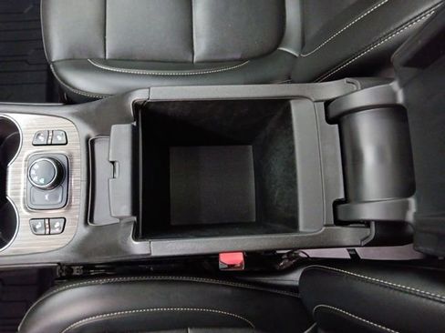 Used 2021 GMC Acadia SLT w/ Elevation Edition image 22