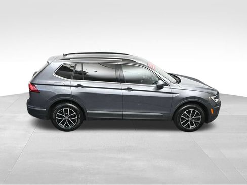 Used 2021 Volkswagen Tiguan SE AWD/4WD image 39