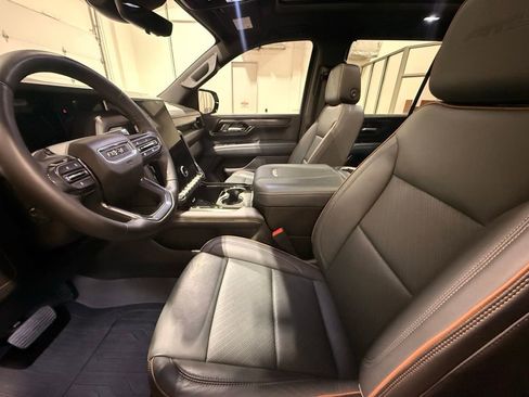 Used 2025 GMC Yukon AT4 w/ AT4 Premium Package AWD/4WD image 17