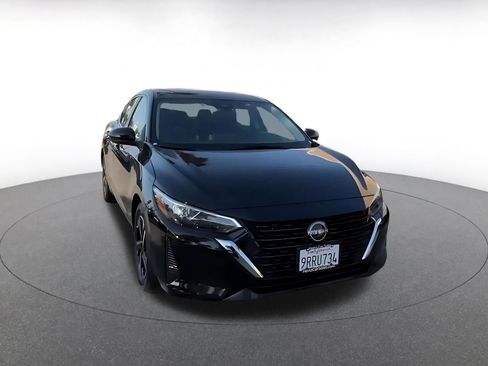 Used 2025 Nissan Sentra SV FWD image 3