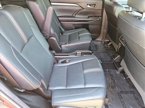 Used 2017 Toyota Highlander SE AWD/4WD image 24