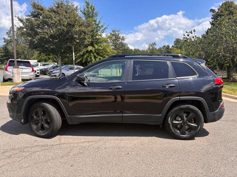 Used 2017 Jeep Cherokee Sport w/ Cold Weather Group AWD/4WD image 4