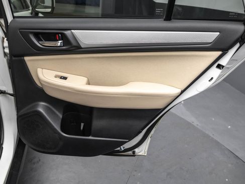 Used 2017 Subaru Outback 2.5i Premium image 37