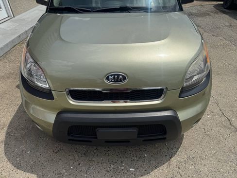 Used 2011 Kia Soul + w/ Audio Pkg FWD image 12