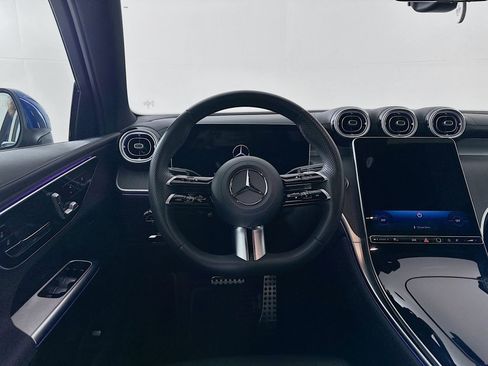 Used 2025 Mercedes-Benz GLC 300 4MATIC image 25