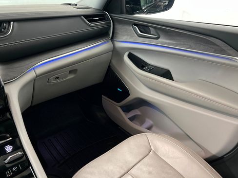 Used 2022 Jeep Grand Cherokee L Overland image 11