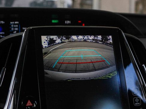 Used 2017 Toyota Prius Prime Advanced image 18