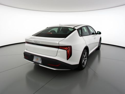 Used 2025 Kia K4 LXS image 9