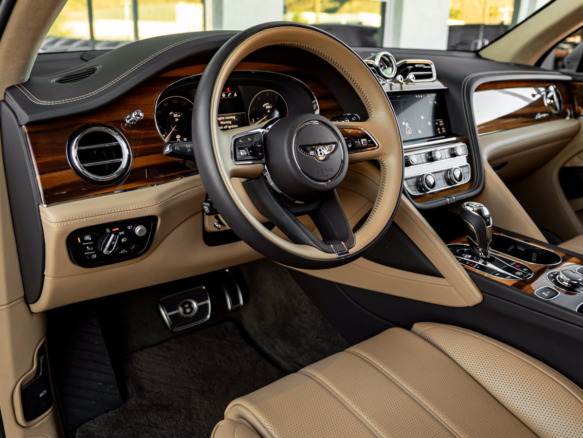 Used 2023 Bentley Bentayga AWD/4WD image 22