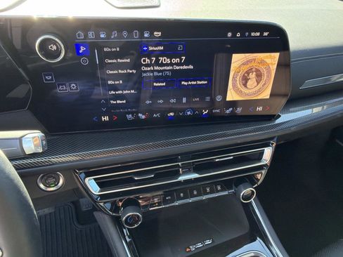 Used 2025 Chevrolet Traverse High Country image 10