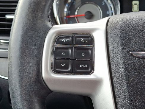 Used 2016 Chrysler Town & Country Touring-L image 24