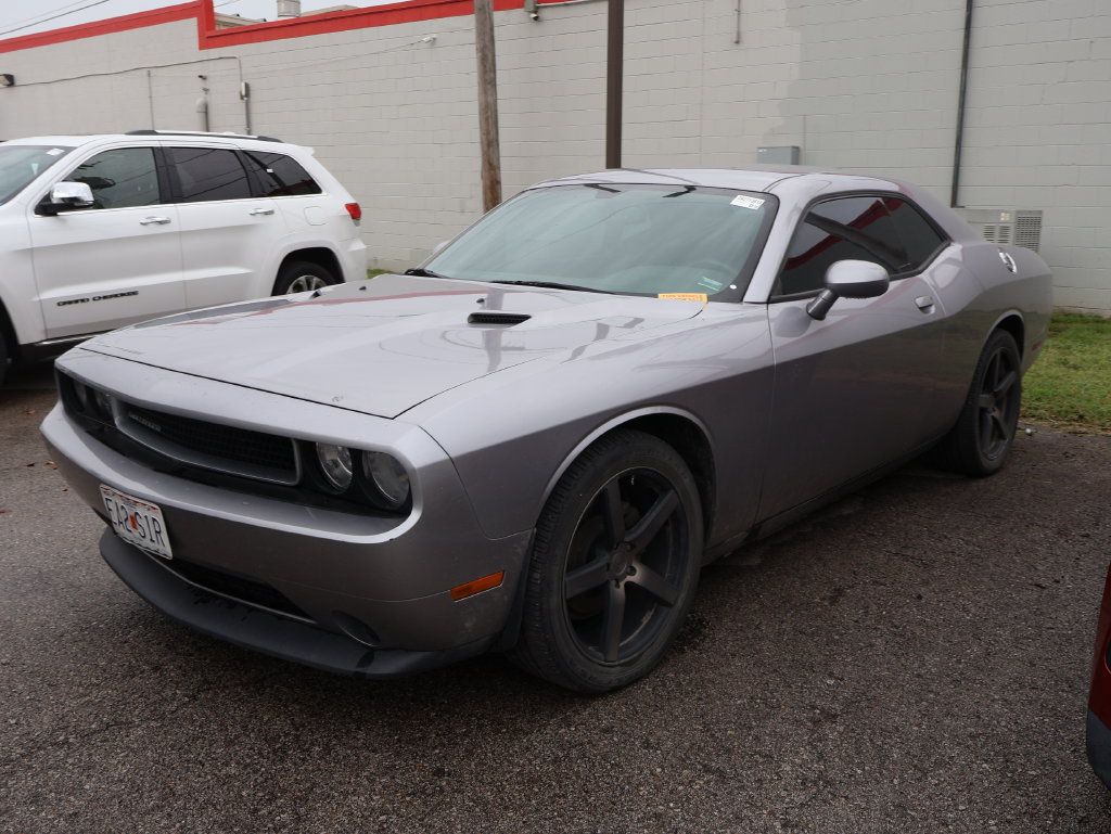 Used 2014 Dodge Challenger SXT RWD image 11