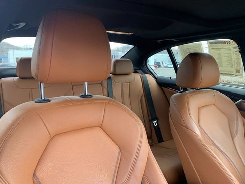 Used 2021 BMW 530i xDrive w/ Premium Package image 19