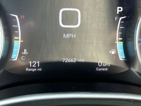 Used 2023 Chrysler Pacifica Touring-L FWD image 24