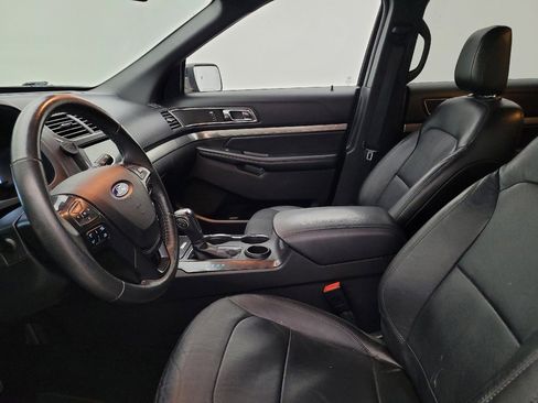 Used 2018 Ford Explorer XLT w/ Equipment Group 202A image 17