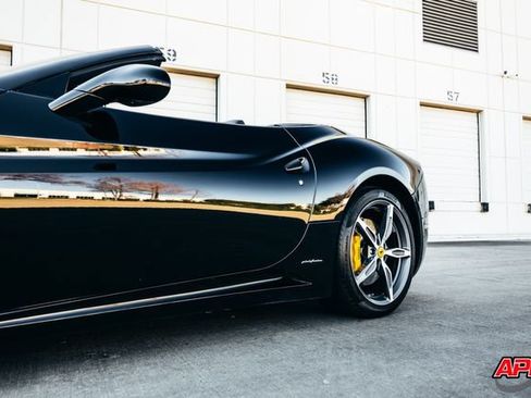 Used 2014 Ferrari California RWD image 34
