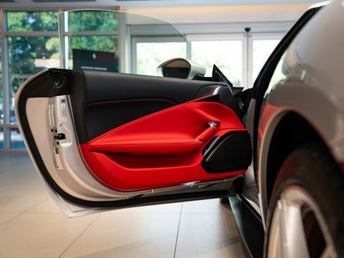 Used 2024 Ferrari Roma Spider image 42