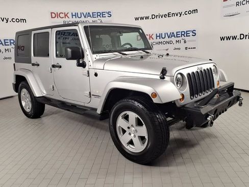 Used 2010 Jeep Wrangler Unlimited Sahara w/ Dual Top Group AWD/4WD image 3
