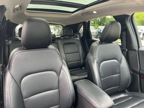 Used 2025 Ford Escape Platinum AWD/4WD image 40