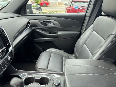 Used 2023 Chevrolet Traverse LT w/ LT Premium Package AWD/4WD image 18