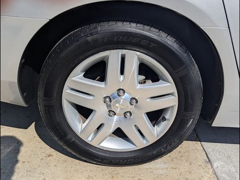 Used 2015 Chevrolet Impala LT w/ LT Sunroof Package FWD image 18