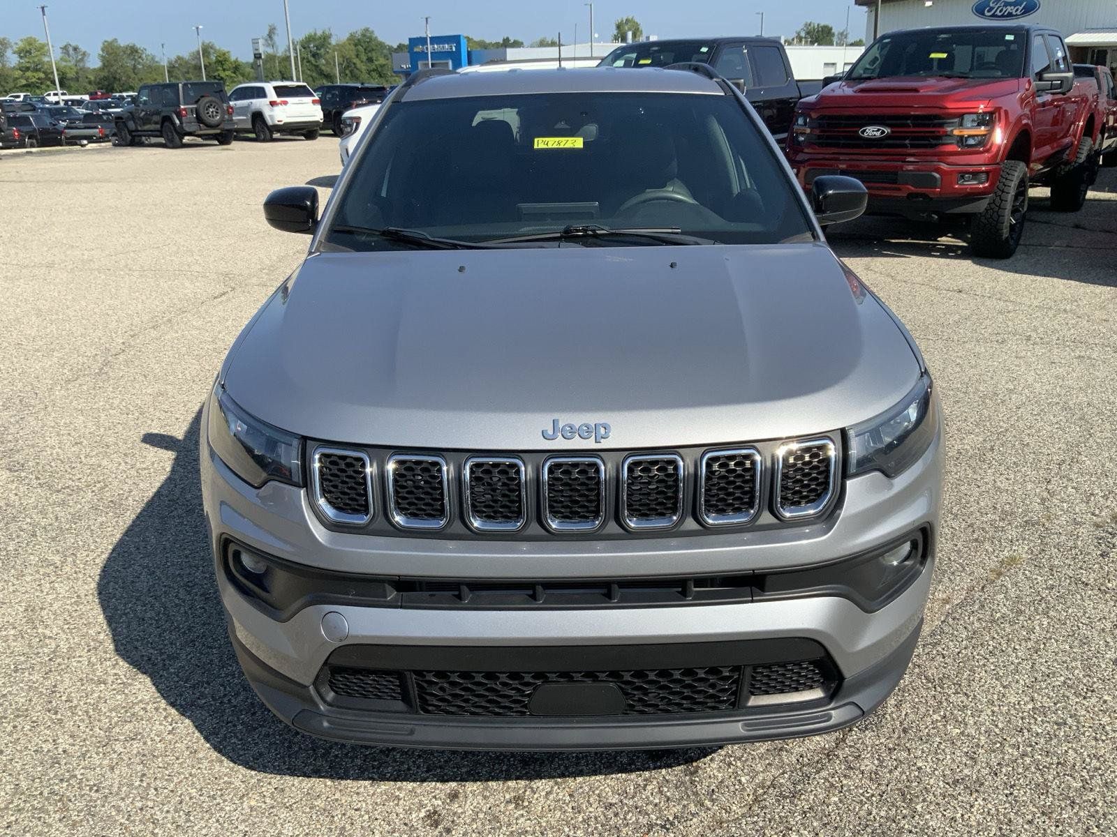 Used 2023 Jeep Compass Latitude AWD/4WD image 3