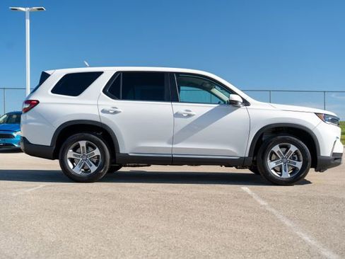 Used 2025 Honda Pilot EX-L image 5