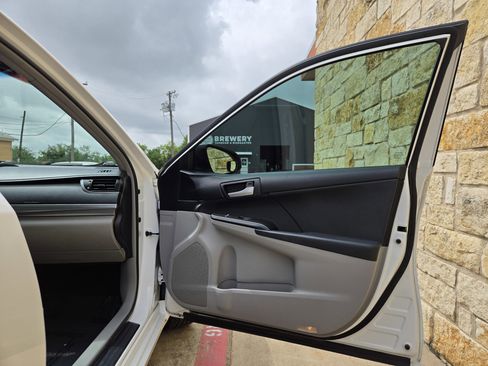 Used 2012 Toyota Camry LE FWD image 8