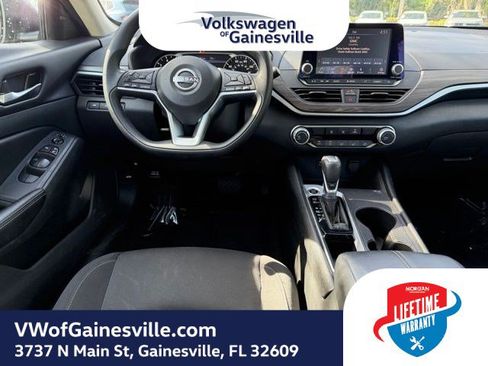 Used 2025 Nissan Altima 2.5 SV FWD image 13